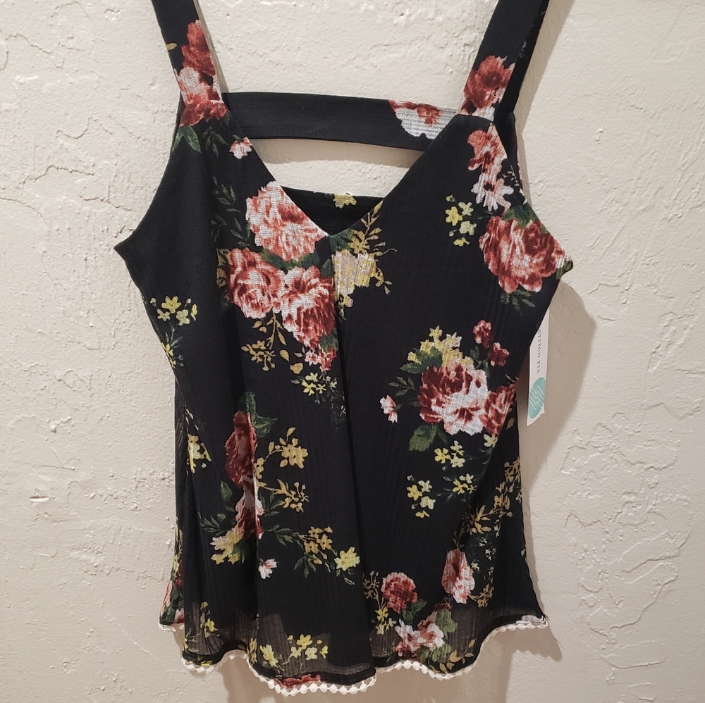 Crochet hem knit top. Size M